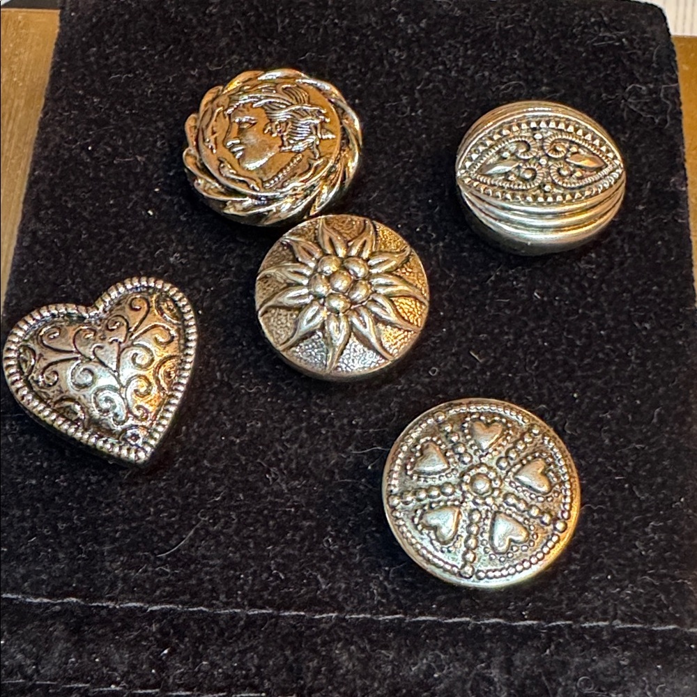 Button Cover hearts set of 5  silver tone 3 D 🐈‍⬛